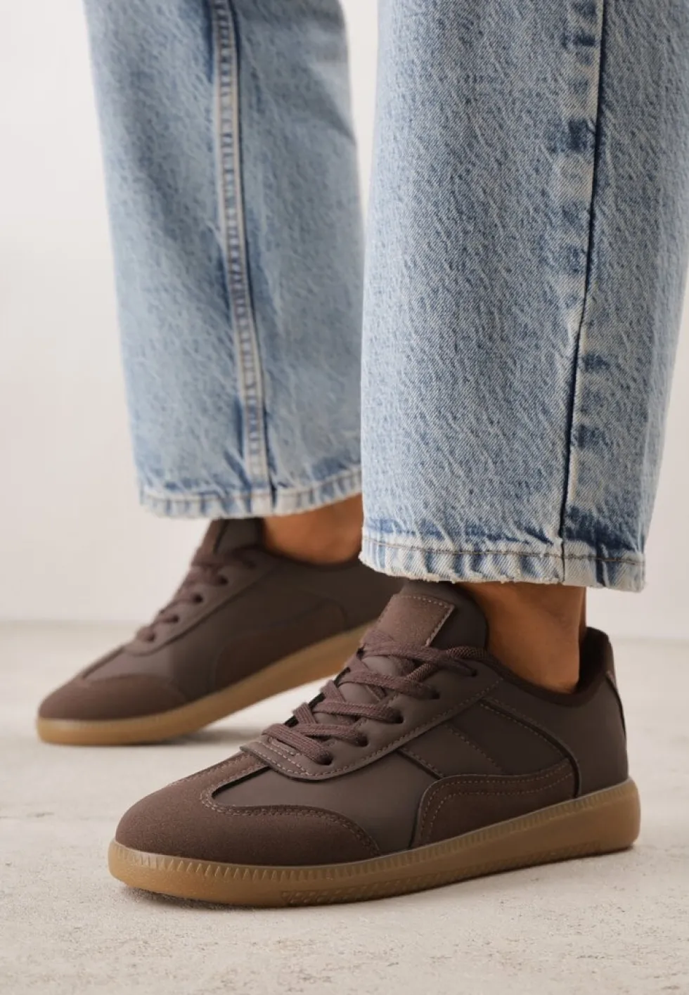 Brązowe Sneakersy VICES w Stylu Kultowych Tenisówek z Łączonych Materiałów Azivina