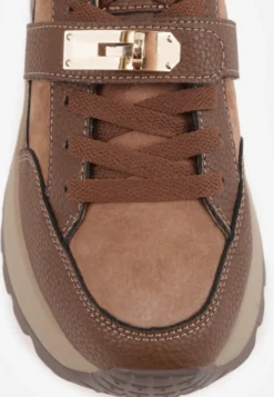 Brązowe Sneakersy ze Skóry Naturalnej na Platformie Zdobione Metalowym Zapięciem Jeannine