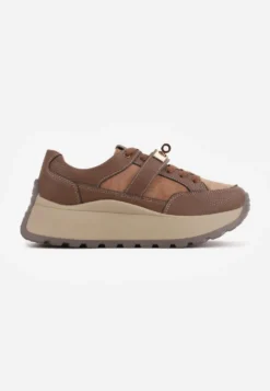 Brązowe Sneakersy ze Skóry Naturalnej na Platformie Zdobione Metalowym Zapięciem Jeannine