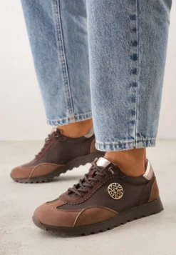 Brązowe Sneakersy ze Skóry Naturalnej Ozdobione Metaliczną Aplikacją Tidina
