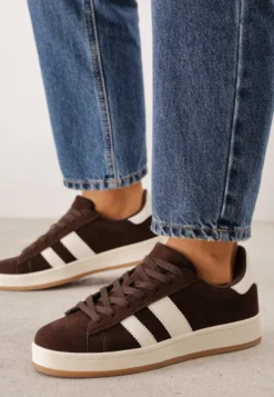Brązowe Sneakersy z Paskami po Bokach Zefirau