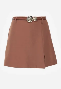 Brązowe Spódnico-Szorty High Waist Ozdobione Metaliczną Aplikacją i Paskiem Retness