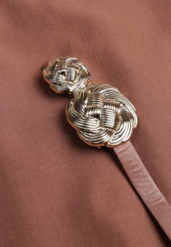 Brązowe Spódnico-Szorty High Waist Ozdobione Metaliczną Aplikacją i Paskiem Retness