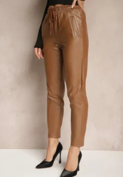 Brązowe Spodnie High Waist z Imitacji Skóry z Gumką w Talii Esaleira