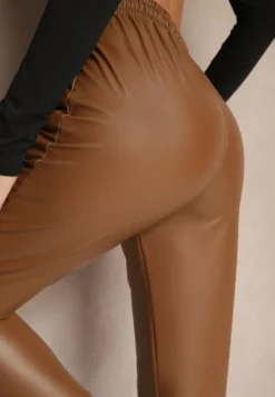 Brązowe Spodnie High Waist z Imitacji Skóry z Gumką w Talii Esaleira