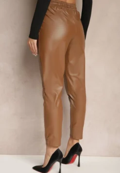 Brązowe Spodnie High Waist z Imitacji Skóry z Gumką w Talii Esaleira