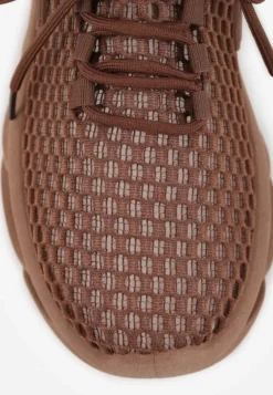 Brązowe Streetwearowe Sneakersy z Siateczki na Perforowanej Podeszwie Clythusa