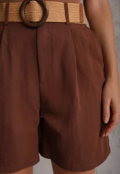 Brązowe Szorty Casual z Wiskozą High Waist Ozdobione Paskiem z Plecionki Kailee