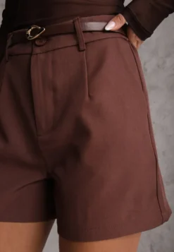 Brązowe Szorty High Waist w Eleganckim Stylu z Cienkim Paskiem ze Sprzączką Rissarie