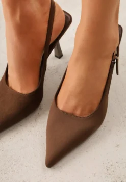 Brązowe Szpilki Slingback VICES z Imitacji Zamszu z Prostokątną Klamerką Natuma