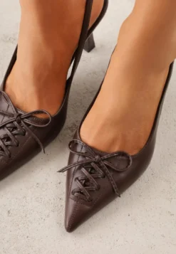 Brązowe Szpilki Slingback VICES Zdobione Gorsetowym Wiązaniem z Kokardą Azimuna