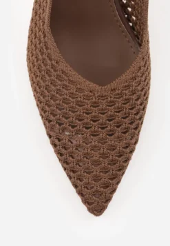 Brązowe Szpilki Slingback z Ażurowymi Zdobieniami na Cholewce Tespeila