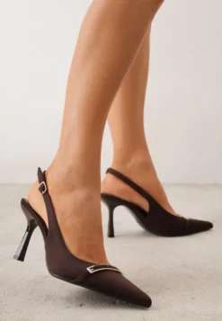 Brązowe Szpilki Slingback z Ozdobną Prostokątną Klamerką Vitanis