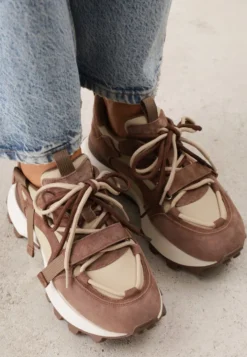 Brązowe Zamszowe Sneakersy Chunky na Platformie z Bieżnikiem ze Skórzaną Wkładką Favusa