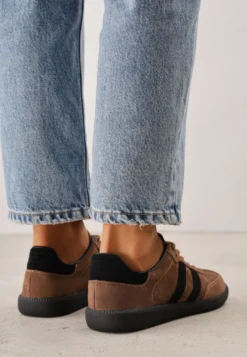 Brązowe Zamszowe Sneakersy w Stylu Klasycznych Tenisówek ze Skórzaną Wkładką Volma