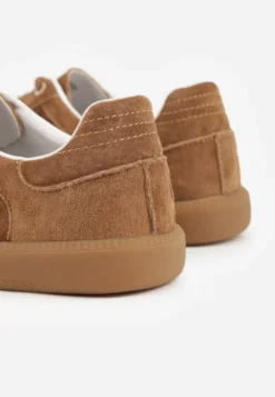 Brązowe Zamszowe Sneakersy z Wkładką ze Skóry Naturalnej w Stylu Tenisówek Adredine