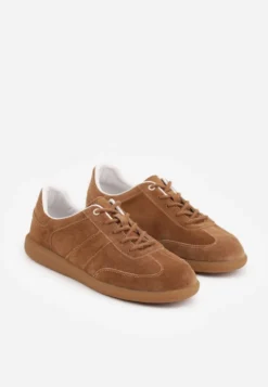 Brązowe Zamszowe Sneakersy z Wkładką ze Skóry Naturalnej w Stylu Tenisówek Adredine