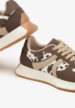 Brązowo-Białe Sneakersy z Geometrycznym Wzorem i Printem w Łaty Velwettia