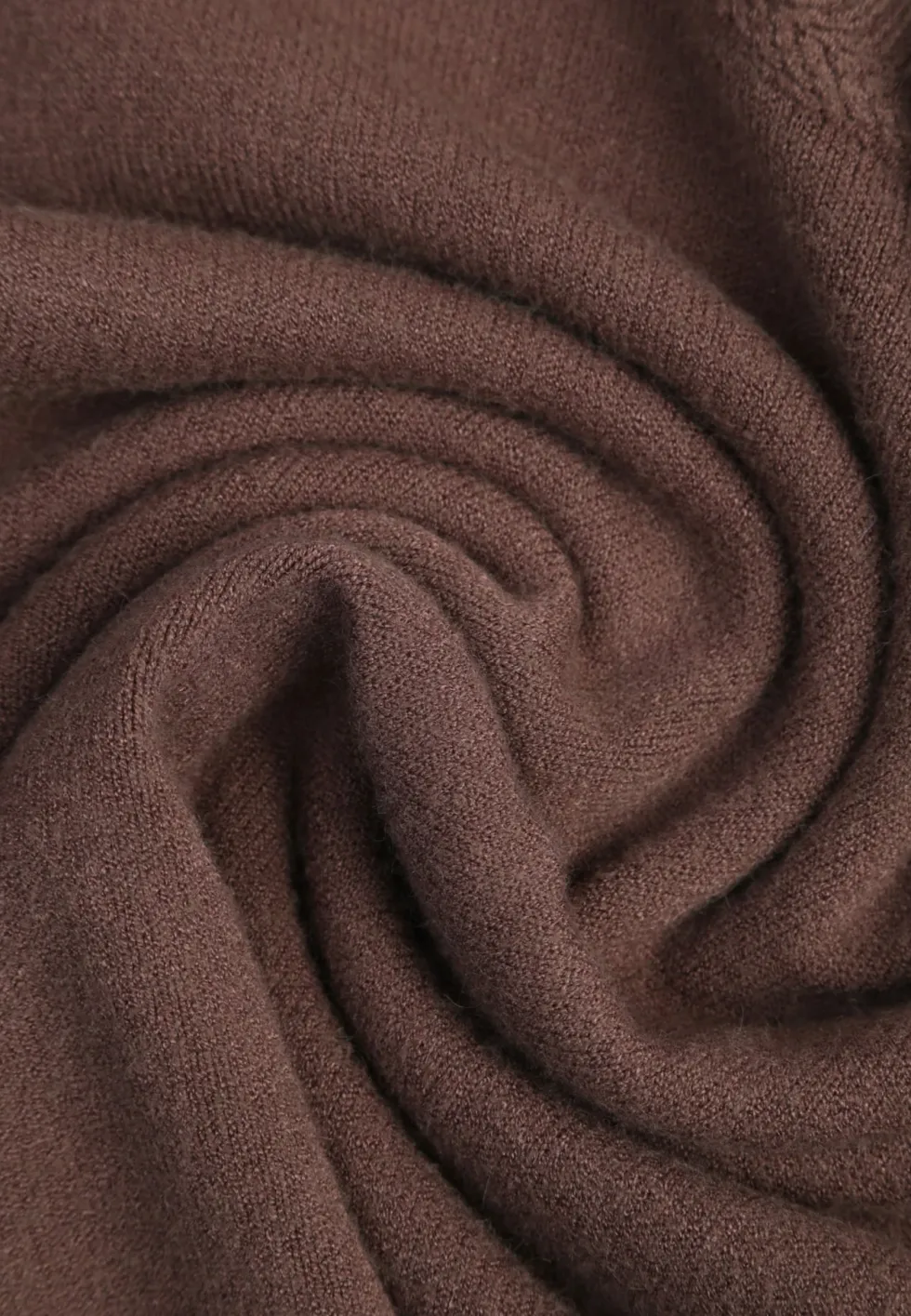Brązowy Casualowy Sweter o Klasycznym Fasonie z Okrągłym Dekoltem Pilare