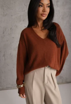 Brązowy Gładki Sweter z Bawełną o Kroju Oversize Conime