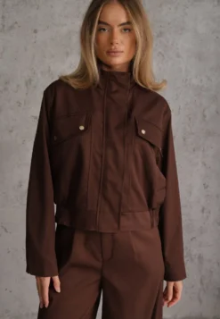Brązowy Komplet Casual Spodnie Haremki i Bomber Jacket ze Stójką i Napami Finkastra