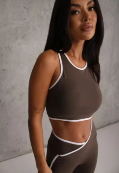 Brązowy Komplet Fitnessowy Spodnie Flare Bluza i Top z Ozdobnymi Lamówkami Quintela
