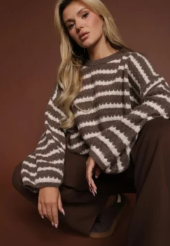 Brązowy Oversizowy Sweter w Paski z Dzianiny z Wełną i Wiskozą Aventole