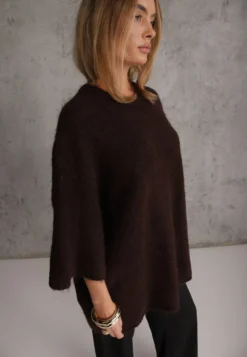 Brązowy Sweter Oversize z Wełną Szerokimi Rękawami i Długim Włosiem Veniorre