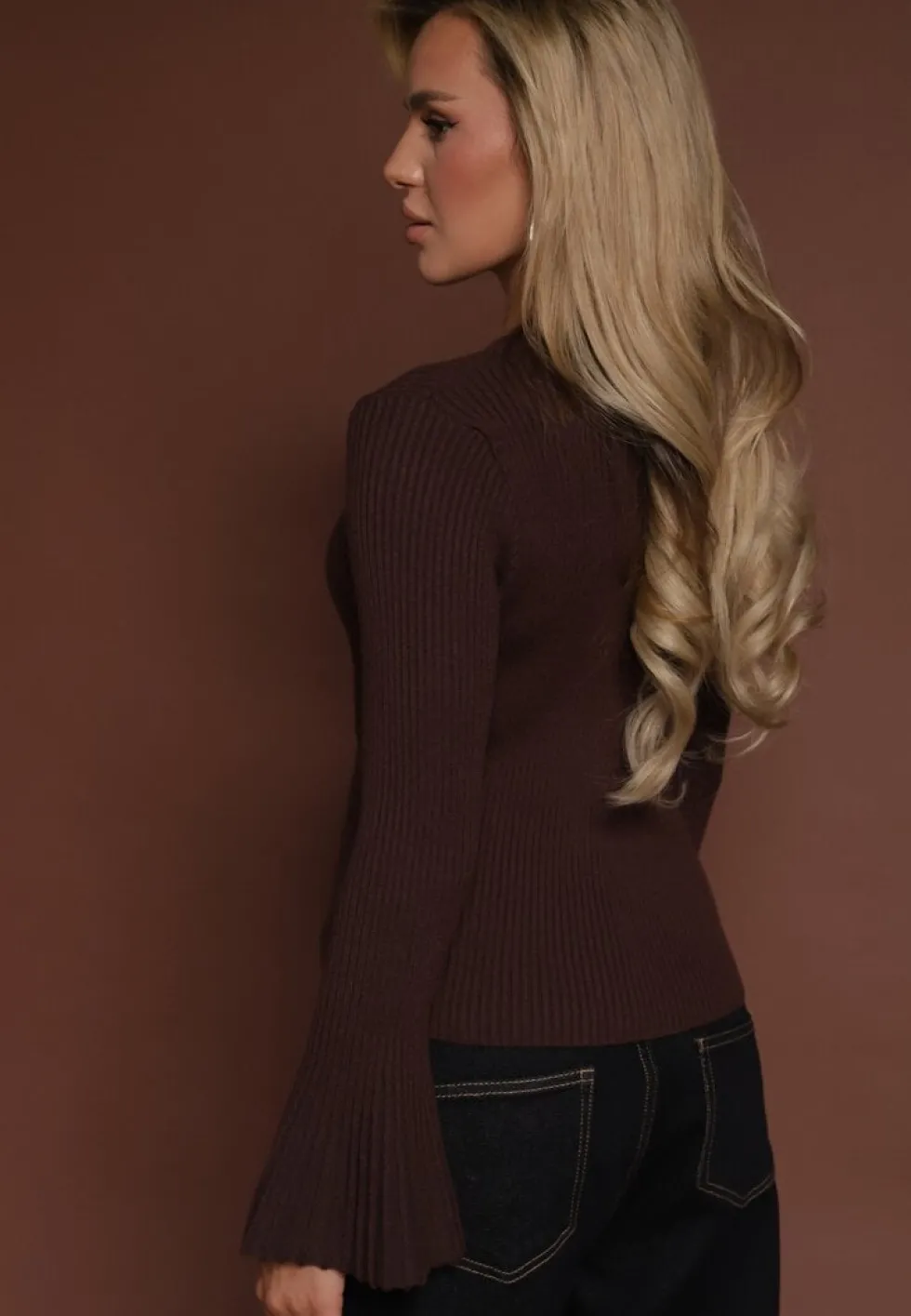 Brązowy Sweter z Dzianiny w Prążki z Wiskozą z Rozszerzanymi Rękawami Sediane