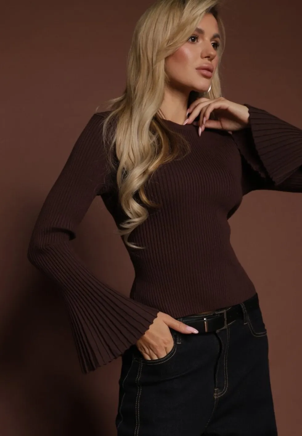 Brązowy Sweter z Dzianiny w Prążki z Wiskozą z Rozszerzanymi Rękawami Sediane