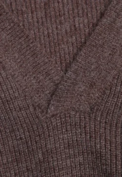 Brązowy Sweter ze Szpiczastym Dekoltem Labra