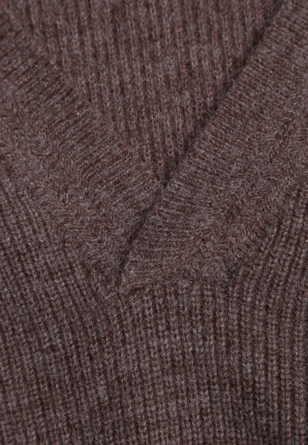 Brązowy Sweter ze Szpiczastym Dekoltem Labra