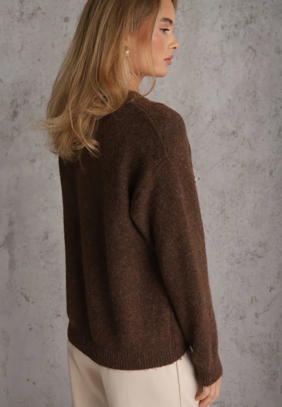 Brązowy Sweter z Wełną Bawełną i Kwiatowym Haftem Adetna