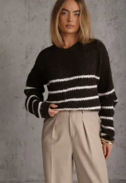 Brązowy Sweter z Wełną Oversize na Zimę w Poziome Paski Ulianna
