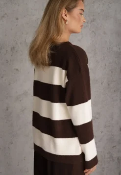 Brązowy Sweter z Wełną w Szerokie Paski Gordaina