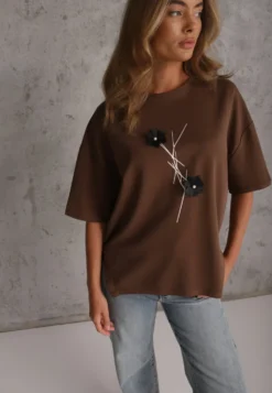 Brązowy Wiskozowy T-shirt Ozdobiony Kwiatami i Perełkami Muvine