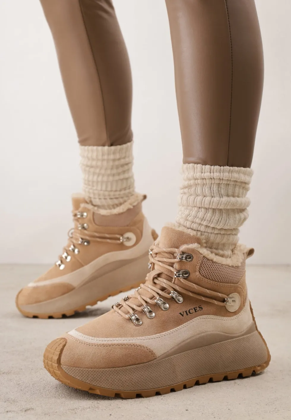 Ciemnobeżoiwe Sneakersy Śniegowce Vices na Platformie w Sportowym Stylu Nelsella