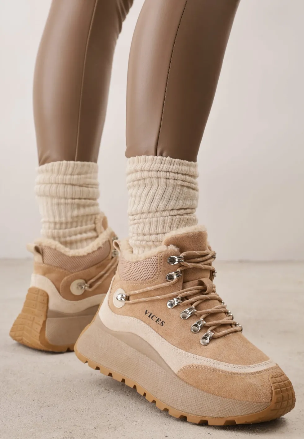 Ciemnobeżoiwe Sneakersy Śniegowce Vices na Platformie w Sportowym Stylu Nelsella