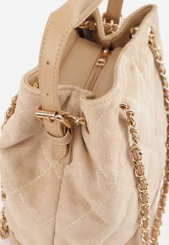 Ciemnobeżowa Torebka Bucket Bag z Przeszyciami w Romby z Rączką i Uchwytami z Łańcuszkiem Denidora