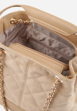 Ciemnobeżowa Torebka Bucket Bag z Przeszyciami w Romby z Rączką i Uchwytami z Łańcuszkiem Denidora