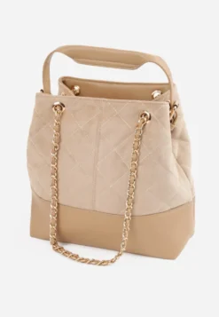 Ciemnobeżowa Torebka Bucket Bag z Przeszyciami w Romby z Rączką i Uchwytami z Łańcuszkiem Denidora
