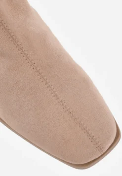 Ciemnobeżowe Botki na Słupku z Kwadratowym Noskiem Jozelinetta