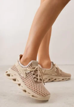 Ciemnobeżowe Buty Sportowe Sneakersy na Platformie Ozdobionej Tłoczeniem Teliriella