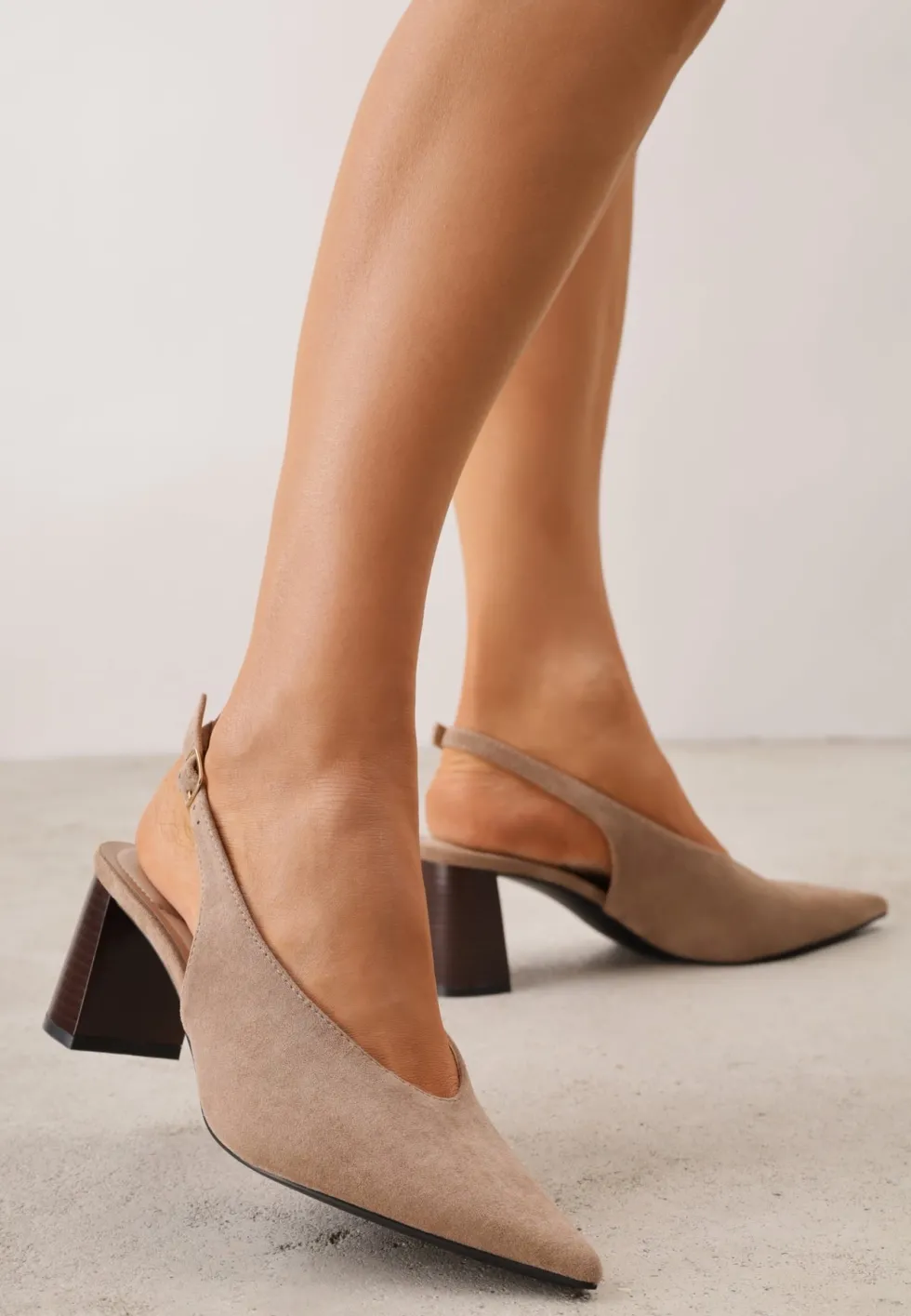 Ciemnobeżowe Czółenka Slingback o Fakturze Zamszu na Słupkowym Obcasie Facena