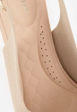 Ciemnobeżowe Czółenka Slingback VICES z Tkaniny na Niskim Obcasie z Wkładką Soft-Pillow Orinysha