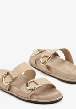 Ciemnobeżowe Klapki Vices z Zaokrąglonymi Klamrami Nilarila