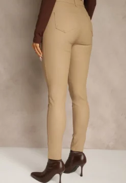 Ciemnobeżowe Modelujące Spodnie z Imitacji Skóry o Fasonie Skinny Caetana