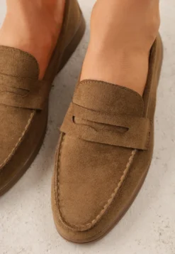 Ciemnobeżowe Mokasyny Casual VICES z Imitacji Zamszu z Wkładką ze Skóry Naturalnej Sheiris