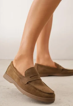 Ciemnobeżowe Mokasyny Casual VICES z Imitacji Zamszu z Wkładką ze Skóry Naturalnej Sheiris