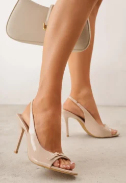 Ciemnobeżowe Sandały Lakierowane VICES na Szpilce Slingback z Metaliczną Klamrą Harmonia